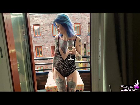 ❤️ Ochiq osmon ostida ehtiros bilan so'rayotgan ajoyib qiz ☑ Anal videoda bizda ️❤